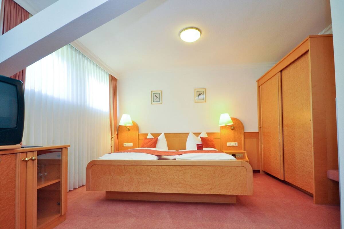 Room | Minibar, in-room safe, individually furnished, desk