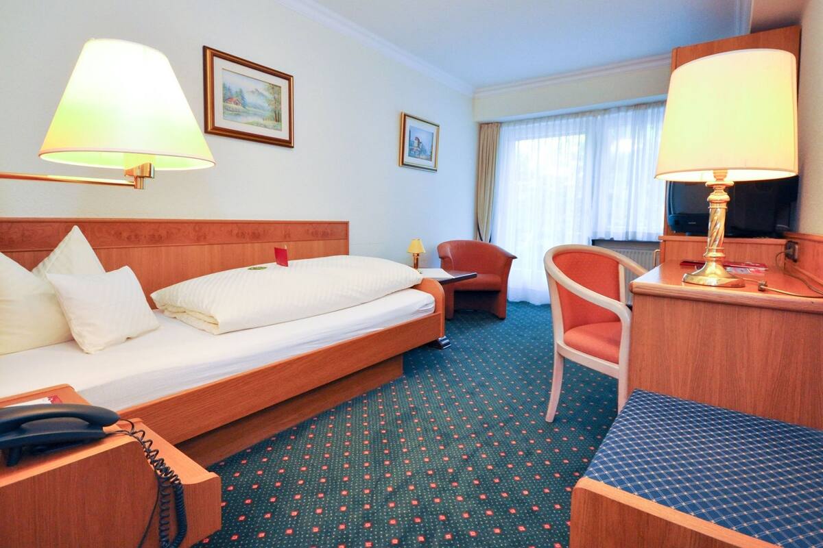 Comfort Single Room | Minibar, in-room safe, individually furnished, desk