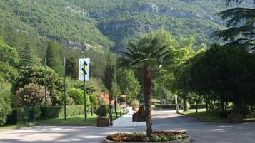 Khuôn viên nơi lưu trú