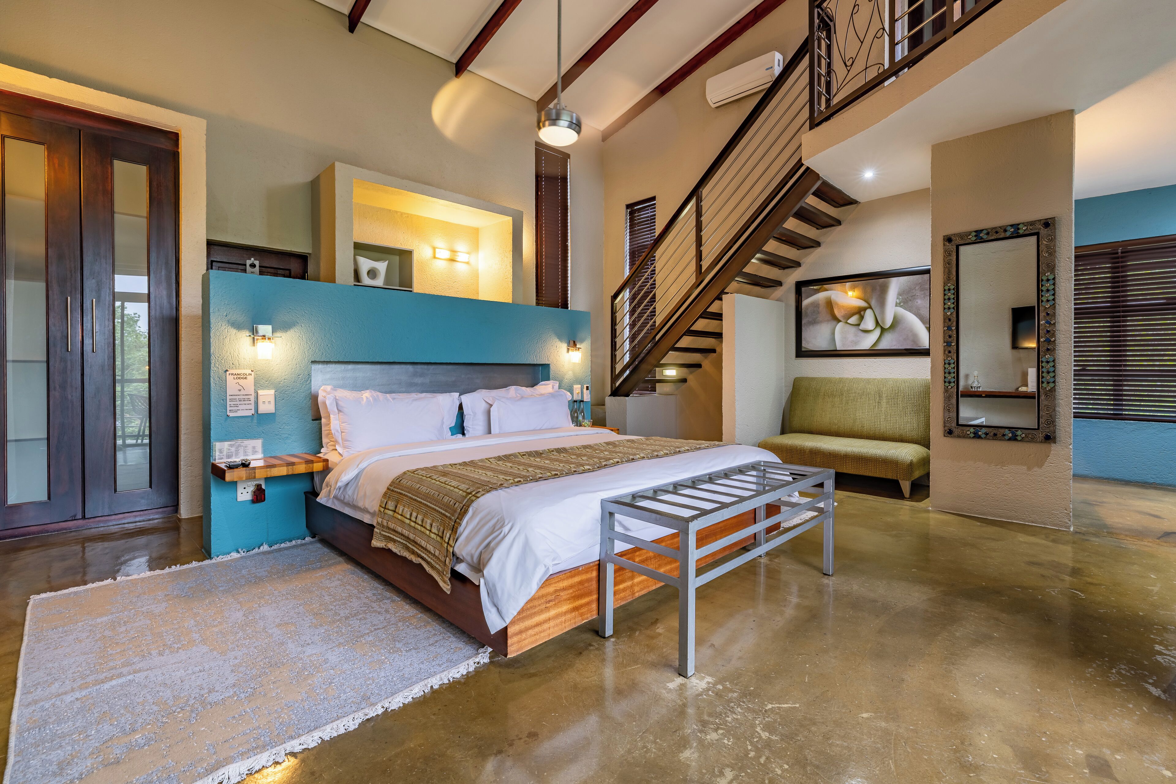 Ropa de cama de alta calidad y minibar 