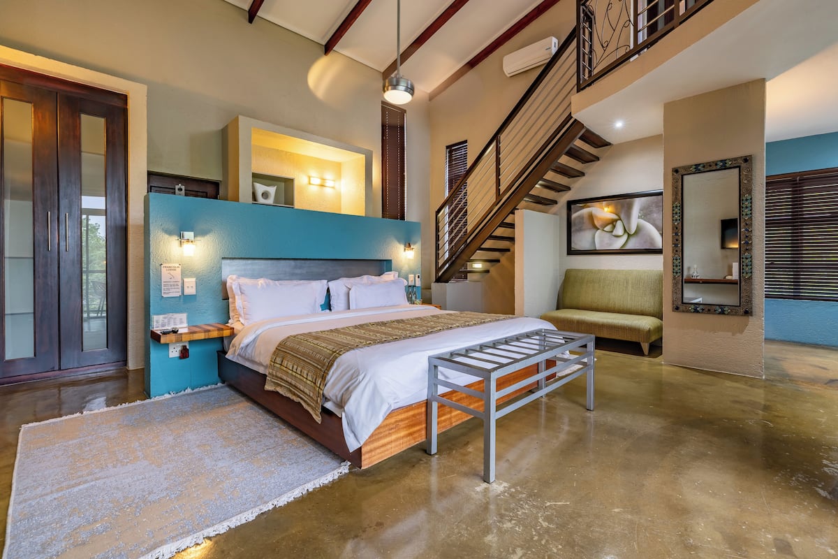 Executive Double Room | Premium bedding, minibar, in-room safe, individually decorated