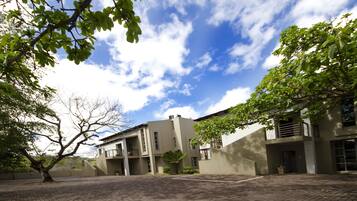 المنطقة المحيطة بالمنشأة