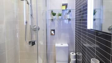 Standard Double Room, Ensuite | Bathroom
