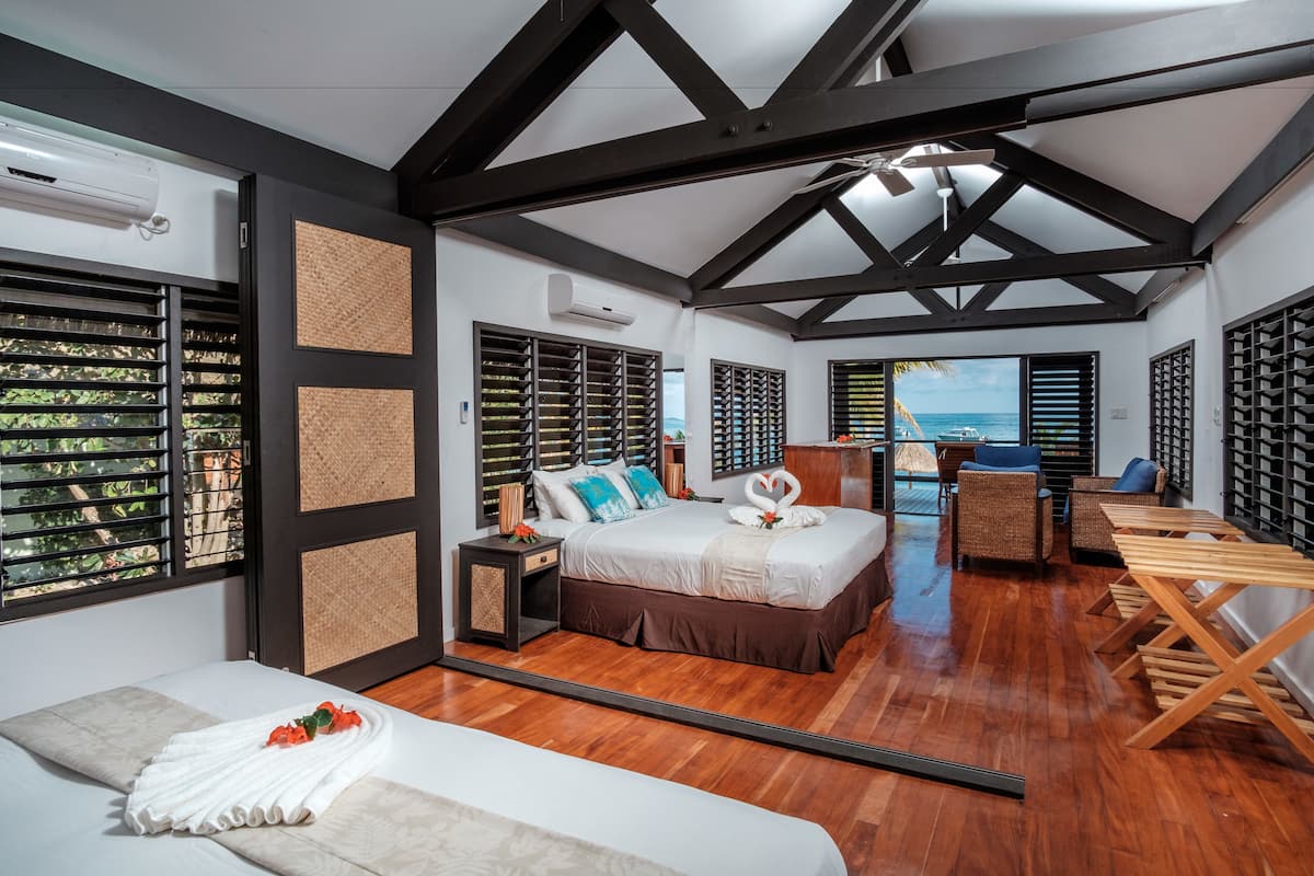 Deluxe Executive Beachfront Bure