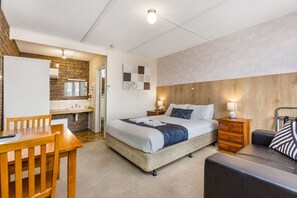 Habitación estándar | Ropa de cama de alta calidad, colchones Select Comfort, minibar