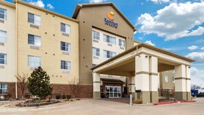 A Comfort Inn with a beige facade, a covered entrance, and a parking lot. - Comfort Inn & Suites Oklahoma City West - I-40 (Oklahoma City)