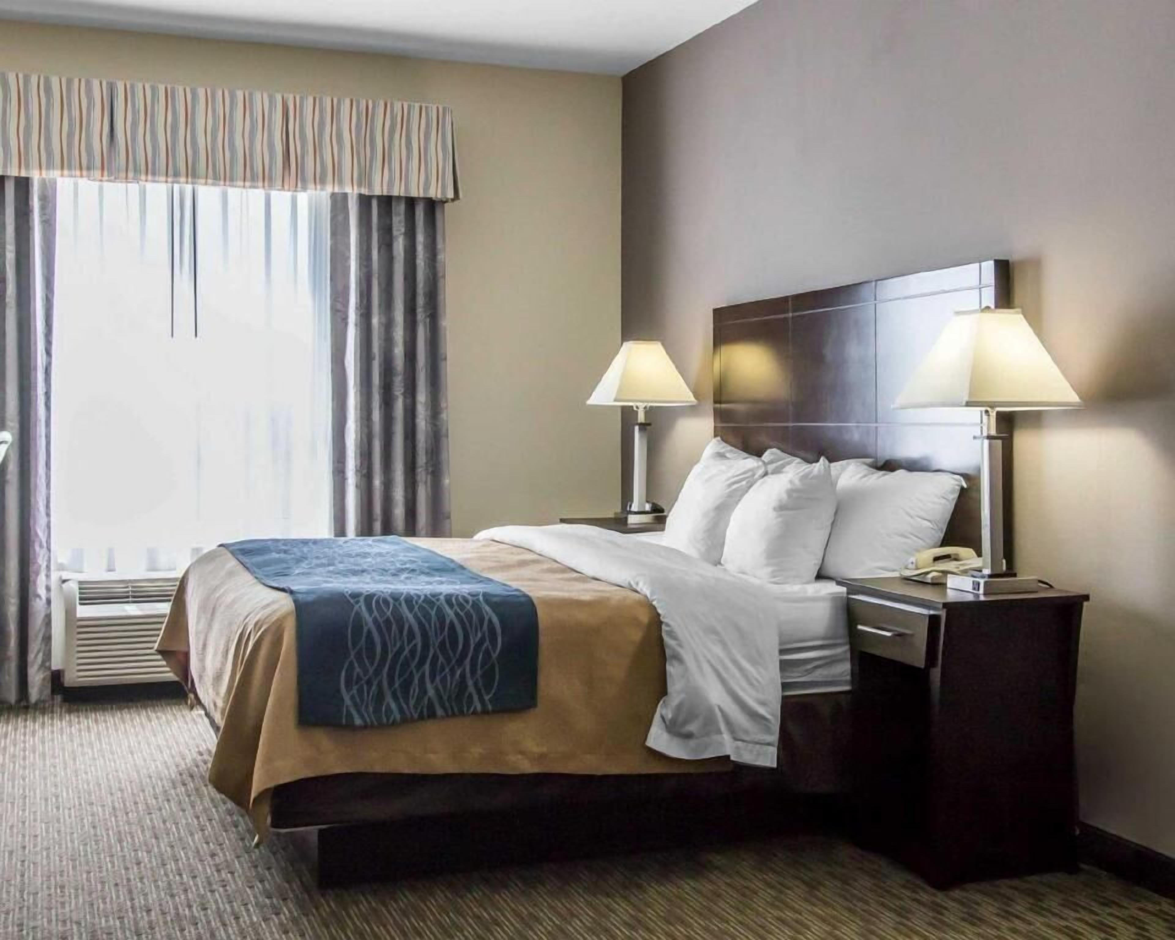 Premium bedding, individually decorated, individually furnished, desk