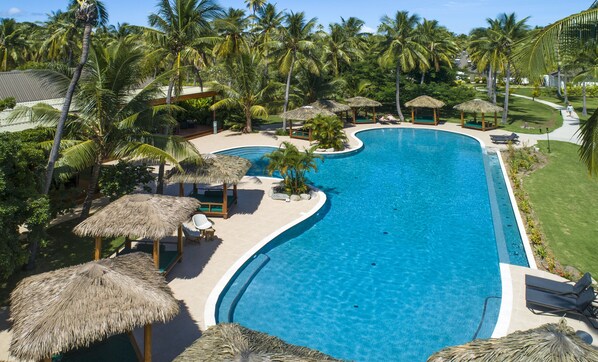 Outdoor pool, free pool cabanas, pool loungers