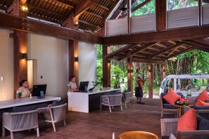Reception - Lomani Island Resort & Spa (Malolo Lailai Island)