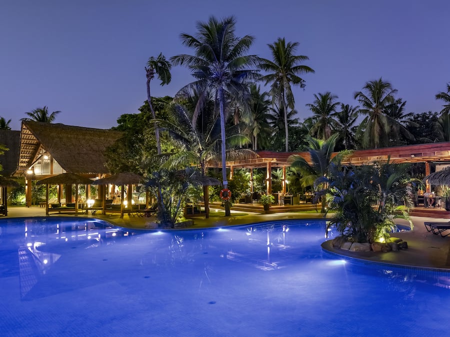 Outdoor pool, free pool cabanas, pool loungers