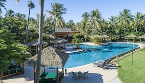 Outdoor pool, free cabanas, sun loungers - Lomani Island Resort & Spa (Malolo Lailai Island)