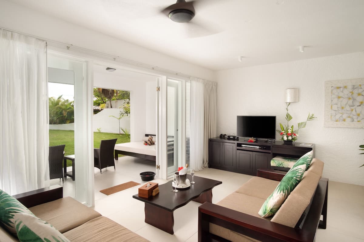 Suite Deluxe | Cassaforte in camera, una scrivania, tende oscuranti