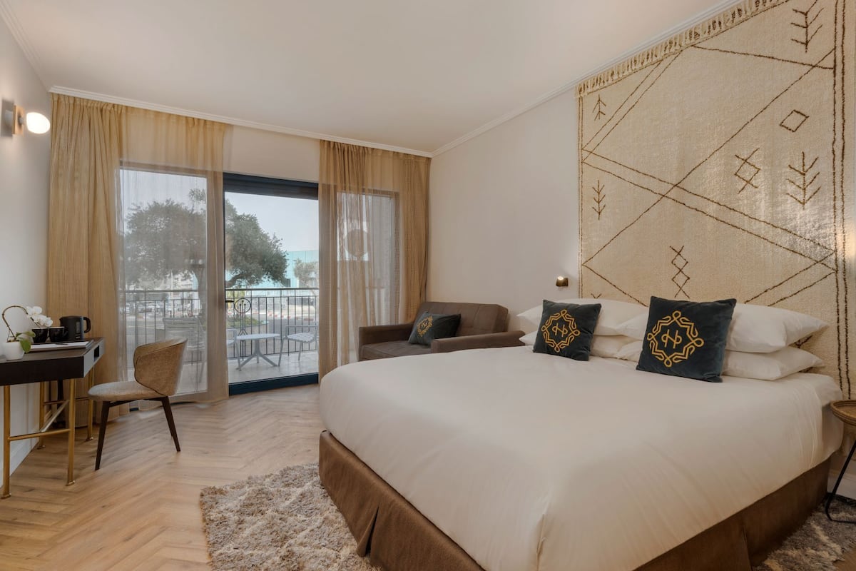 Superior Room, Balcony | In-room safe, blackout curtains, free WiFi, bed sheets