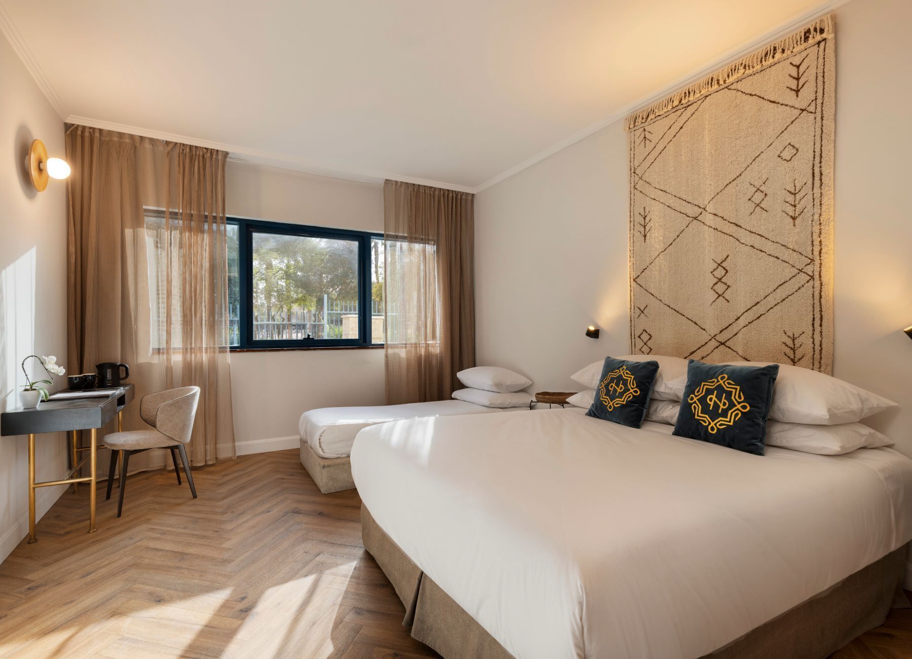 ห้องคลาสสิก | ตู้นิรภัยในห้องพัก, ผ้าม่านกันแสง, Wi-Fi ฟรี, ผ้าปูที่นอน