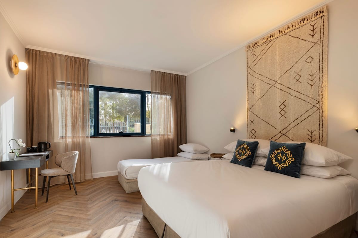 Classic Room | In-room safe, blackout curtains, free WiFi, bed sheets