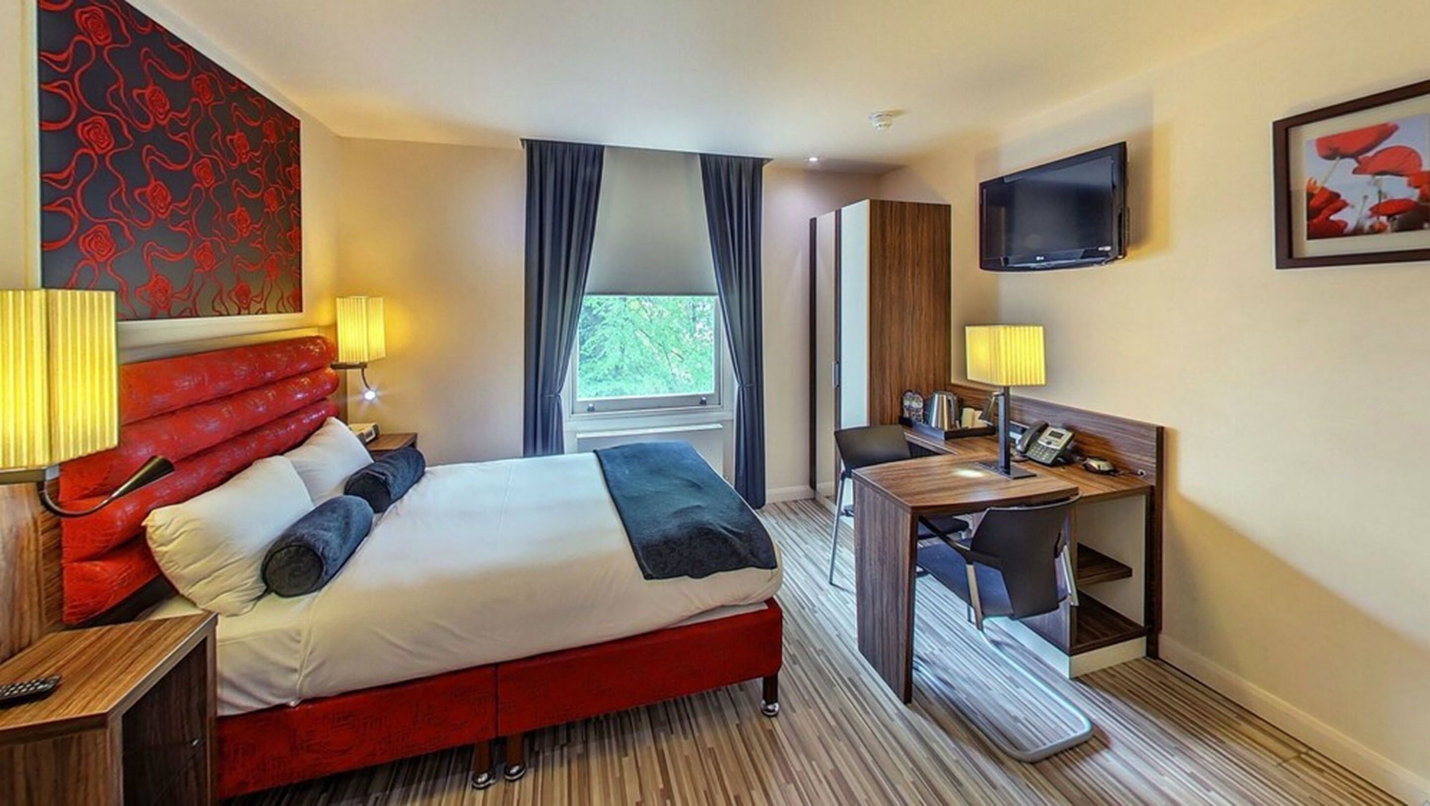 In-room safe, desk, iron/ironing board, free WiFi