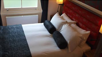 Classic Double Room | In-room safe, desk, iron/ironing board, free WiFi