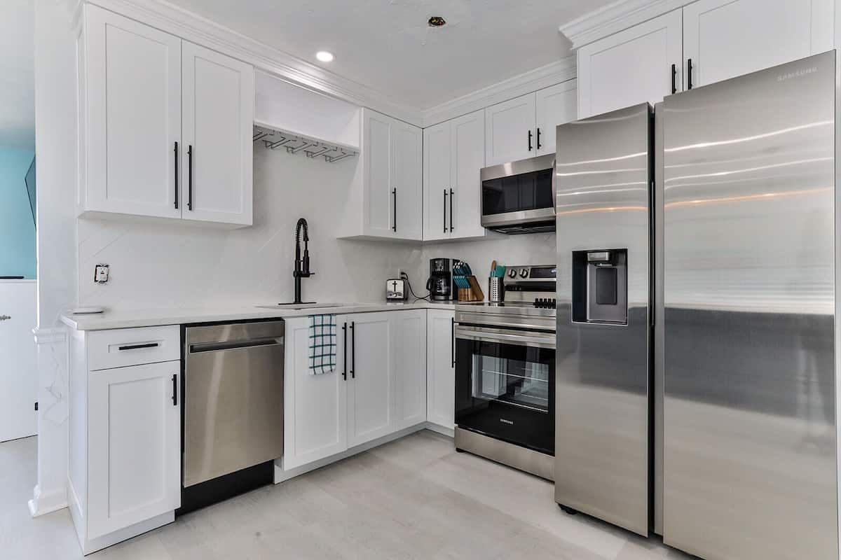 Deluxe Condo | Private kitchen