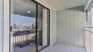 Deluxe Condo | Terrace/patio