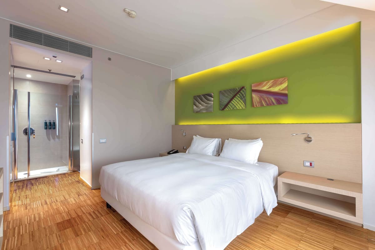 Suite Superior, 1 letto king, ad angolo | Biancheria da letto di alta qualità, copriletto in piuma
