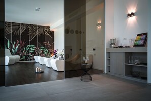 Couples treatment room(s), sauna, hot tub, steam room, body treatments - Hilton Garden Inn Venice Mestre San Giuliano (Mestre)