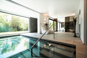 Salas de tratamientos para parejas, sauna, bañera de hidromasaje 