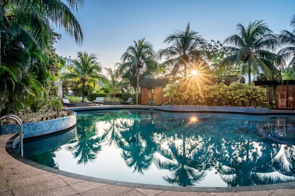 Outdoor pool, pool loungers