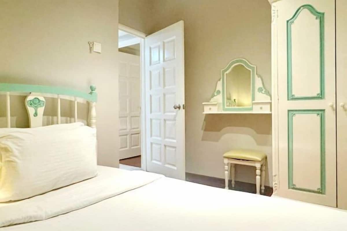 3 bedrooms, minibar, in-room safe, individually furnished