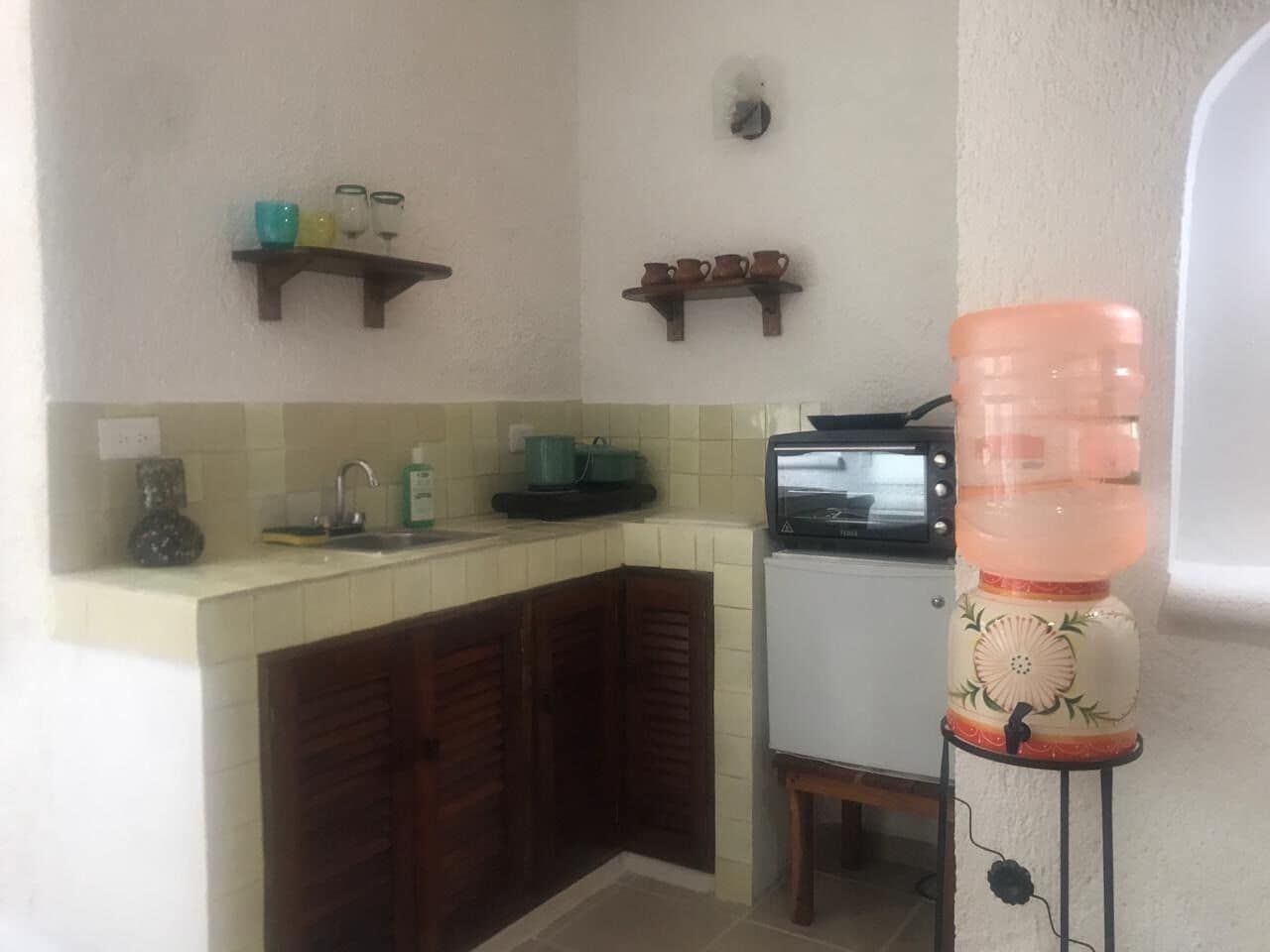 standard studio, multiple beds | private kitchenette