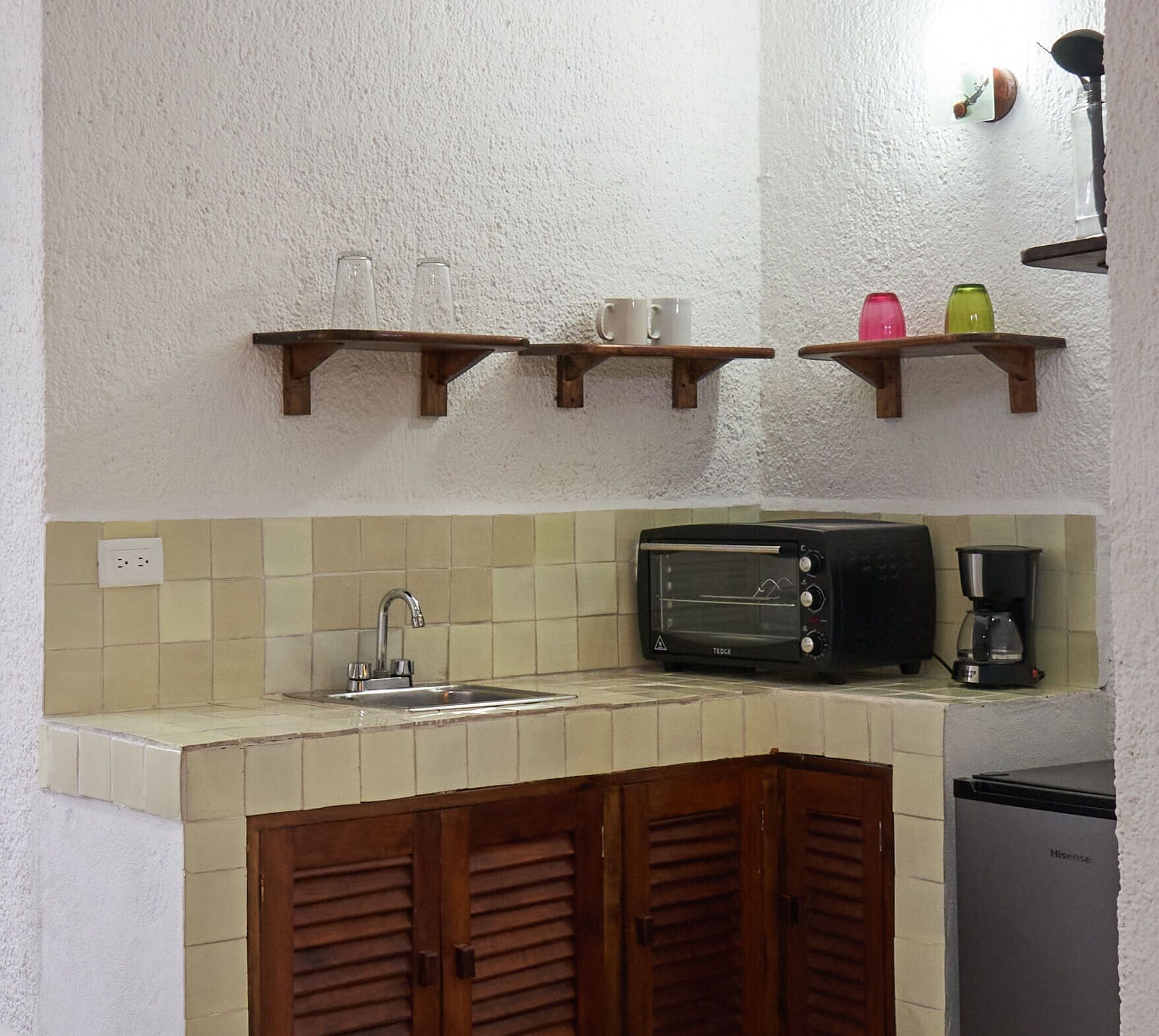 standard studio, multiple beds | private kitchen