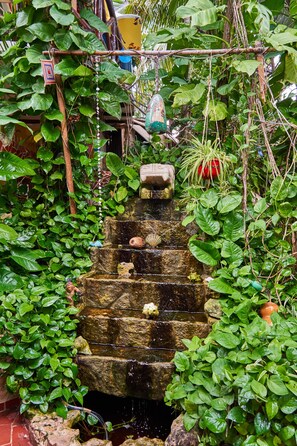 32-inch TV with cable channels