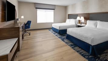 Chambre, 2 grands lits, accessible aux personnes à mobilité réduite, non-fumeurs | Bureau, espace de travail pour ordinateur portable, rideaux occultants