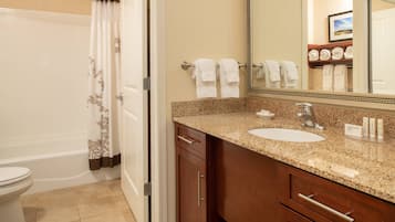Combined shower/bathtub, free toiletries, hair dryer, towels