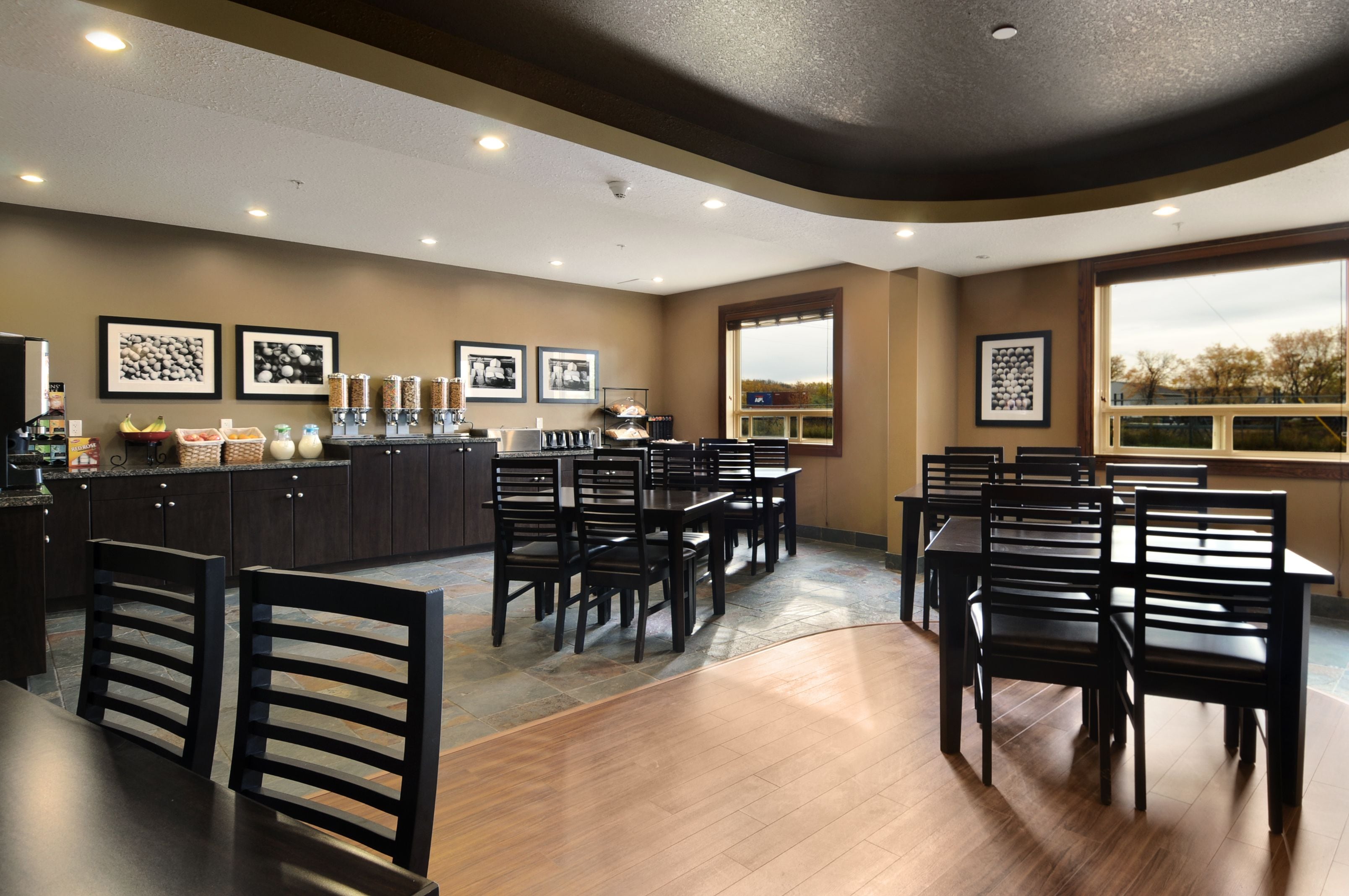 فطور أوروبي يوميًا مقابل رسوم