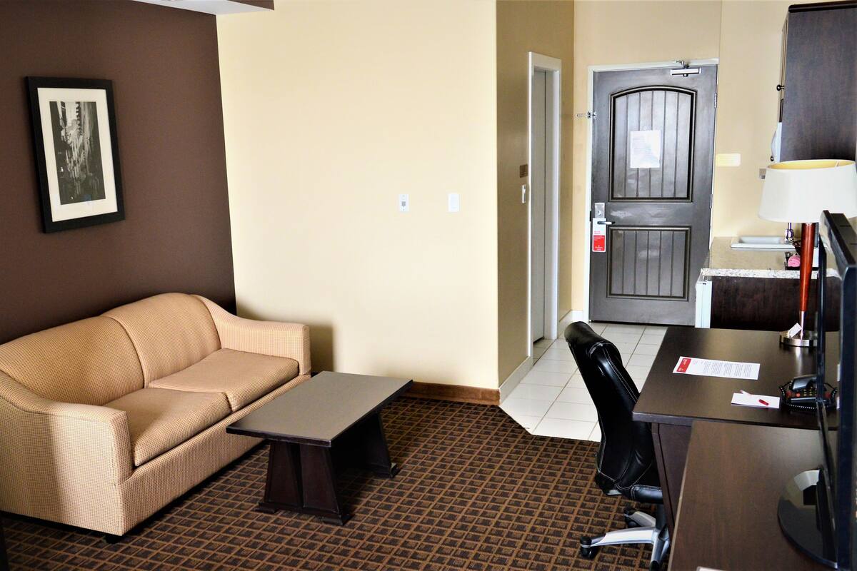 room, 1 king bed with sitting area, non smoking | premium bedding, pillow-top beds, minibar, individually furnished