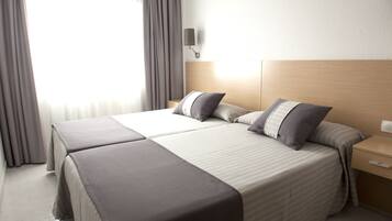 1 bedroom, in-room safe, desk, cribs/infant beds