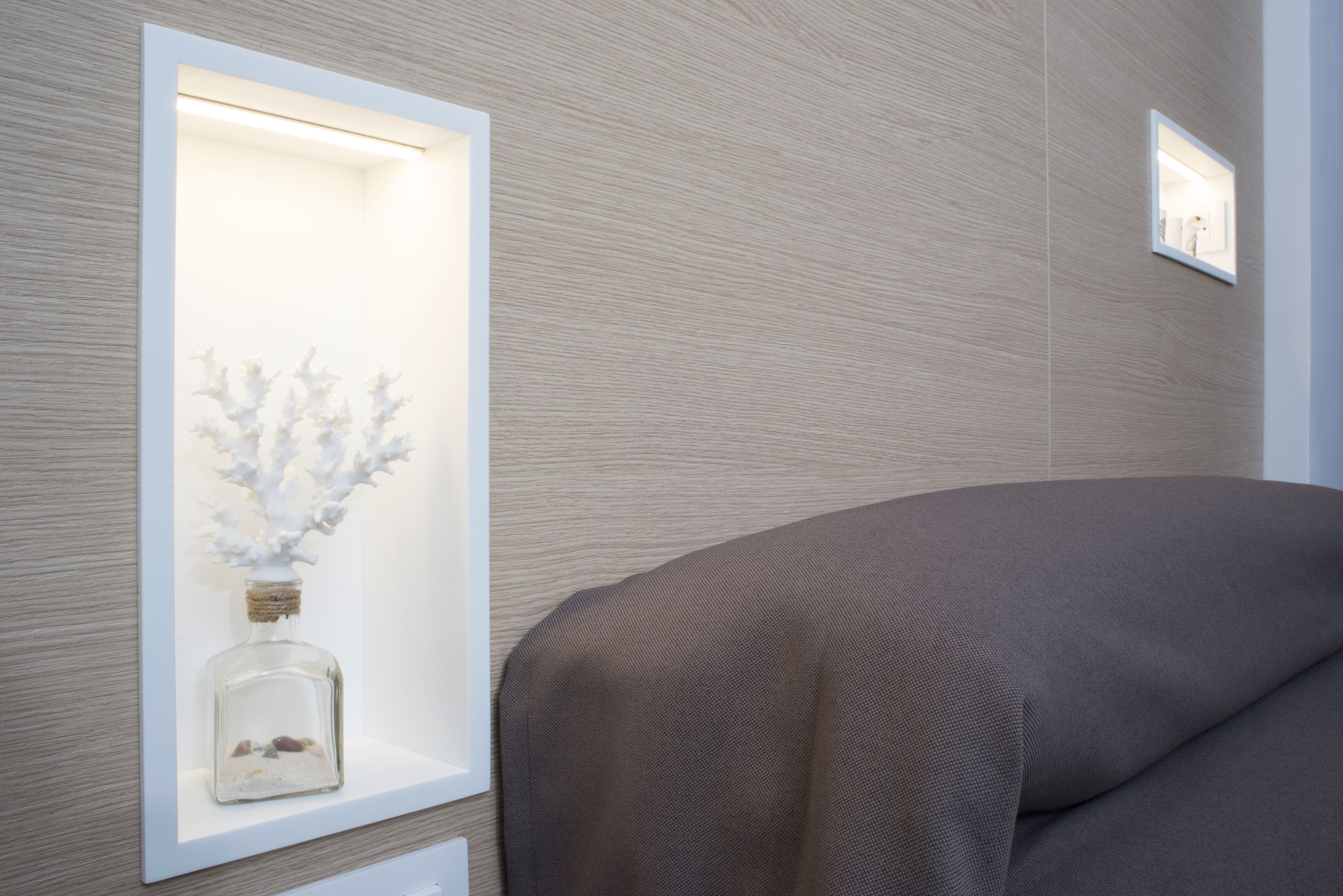 1 slaapkamer, een kluis op de kamer, een bureau