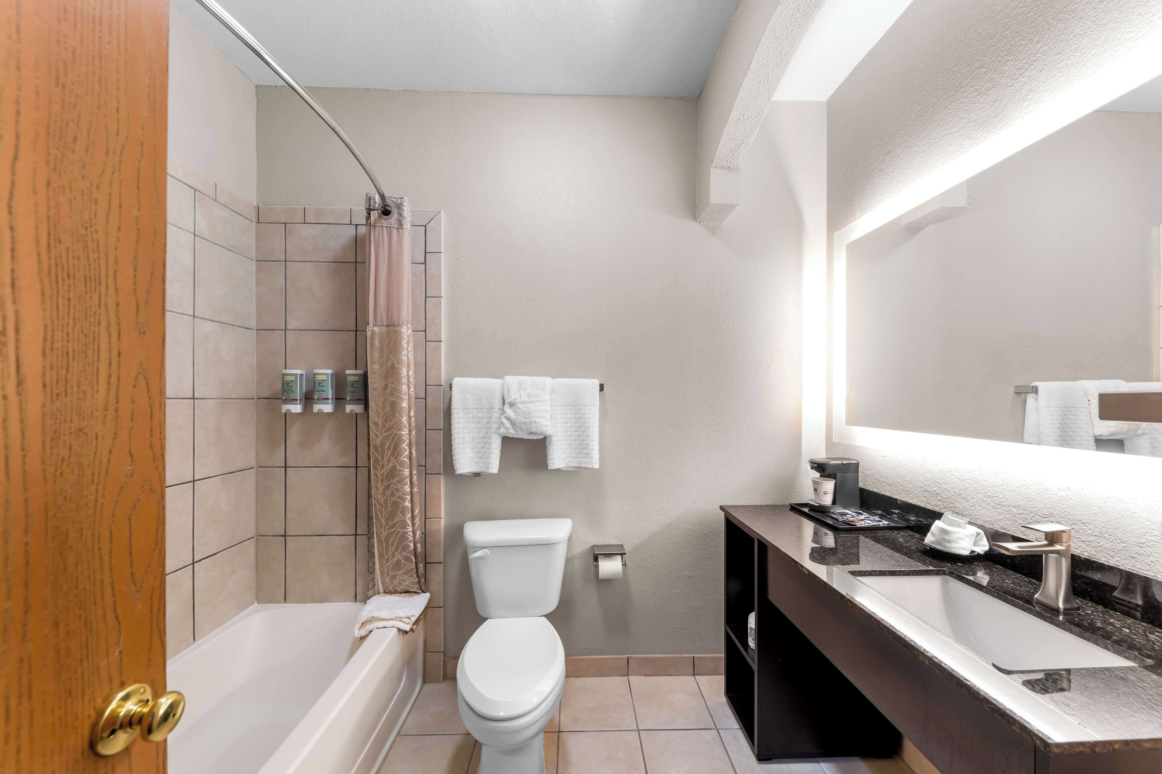 Ensemble douche/baignoire, articles de toilette écologiques