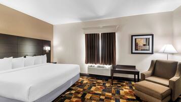 Suite, 1 kingsize bed, roken (with Sofabed) | Een bureau, een laptopwerkplek, een strijkplank/strijkijzer, gratis wifi