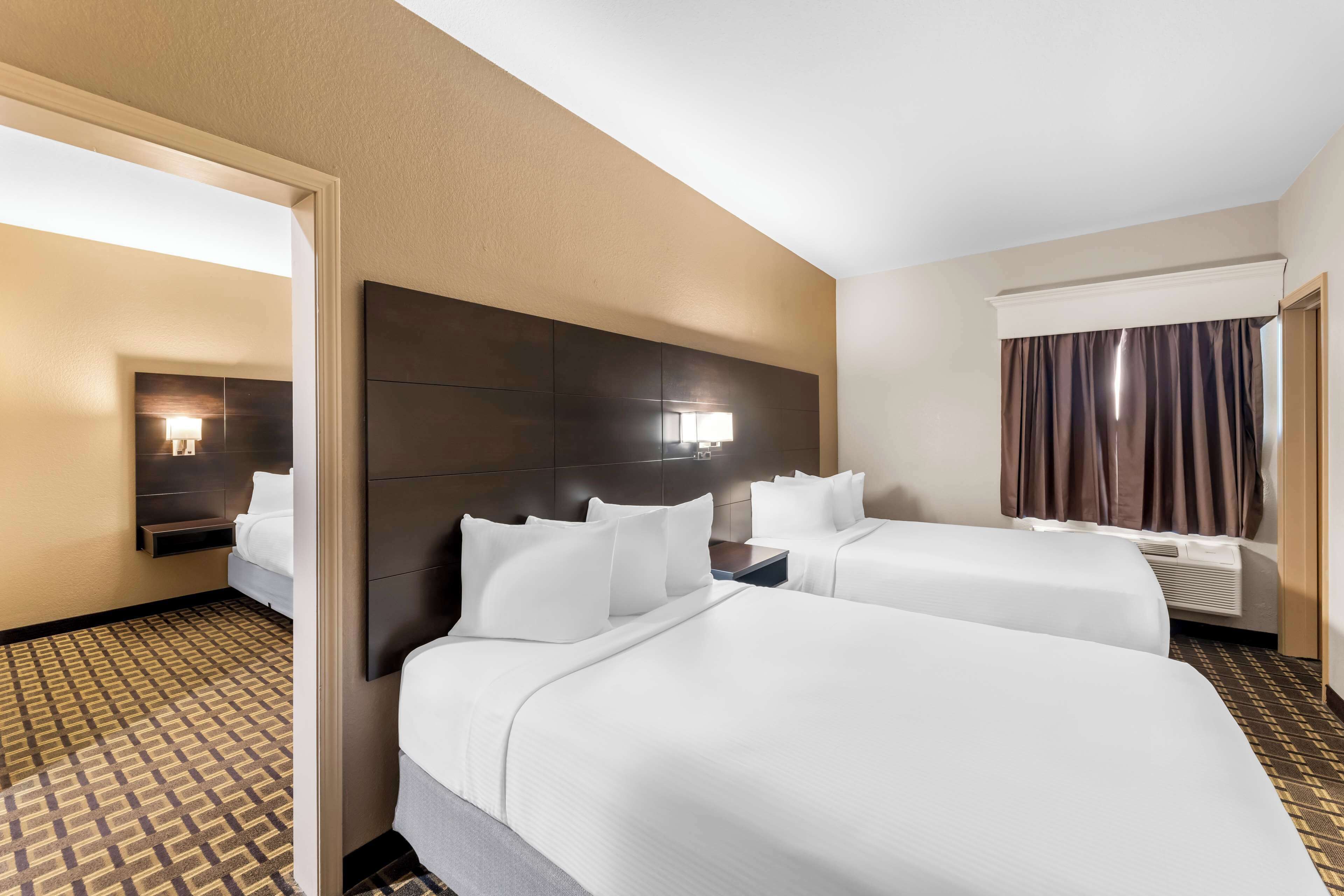 Habitación familiar, varias camas, no fumadores | Escritorio y espacio para trabajar con un portátil