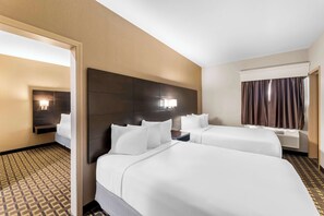 Family Room, Berbilang Katil, Non Smoking | Meja, ruang kerja komputer riba, seterika/papan seterika, Wi-fi percuma