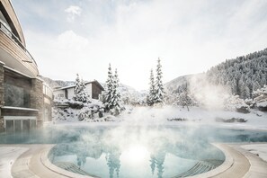 Indoor pool, outdoor pool - Hotel Granbaita Dolomites (Selva di Val Gardena)