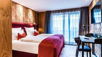 Hypo-allergenic bedding, down comforters, minibar, in-room safe