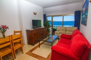 Ático Premium, 3 habitaciones, 2 baños, vistas al mar | Cortinas opacas, tabla de planchar con plancha, cunas gratuitas