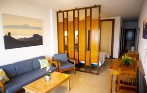 Panoramic Studio, Terrace, Sea View | Blackout curtains, iron/ironing board, free cots/infant beds, free WiFi - Apartamentos Brisamar Canteras (Las Palmas de Gran Canaria)