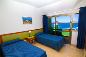 Premium-kattohuoneisto, 3 makuuhuonetta, 2 kylpyhuonetta, merinäköala | Pimennysverhot, silitysrauta/-lauta, ilmaiset vauvansängyt