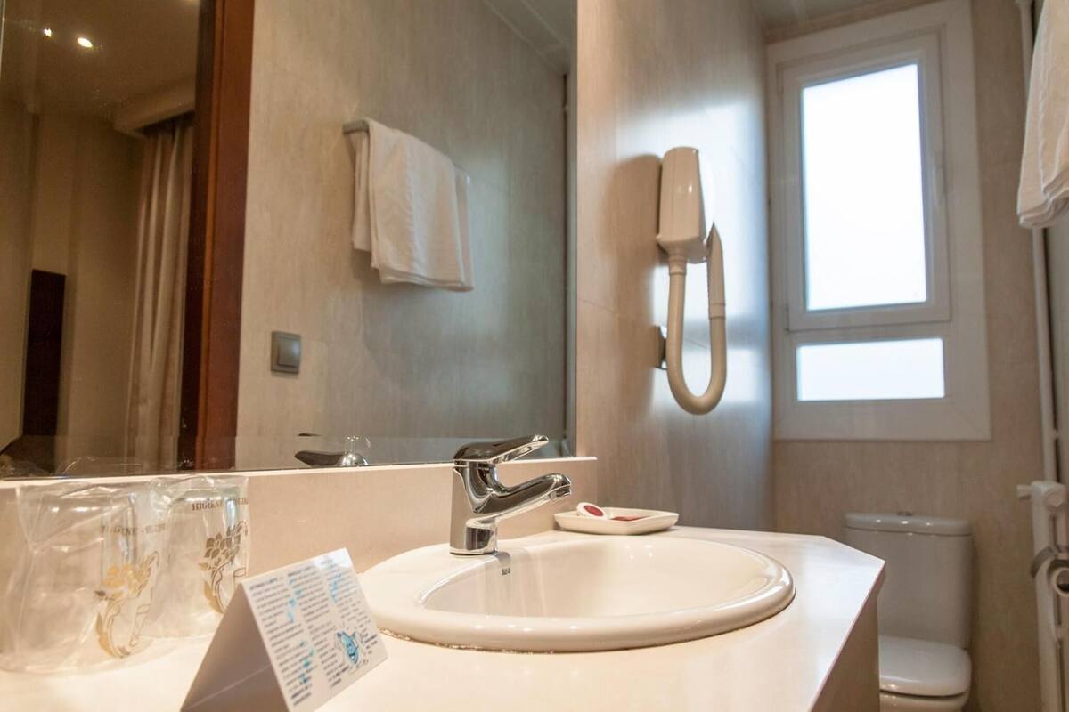 bathtub, hair dryer, towels