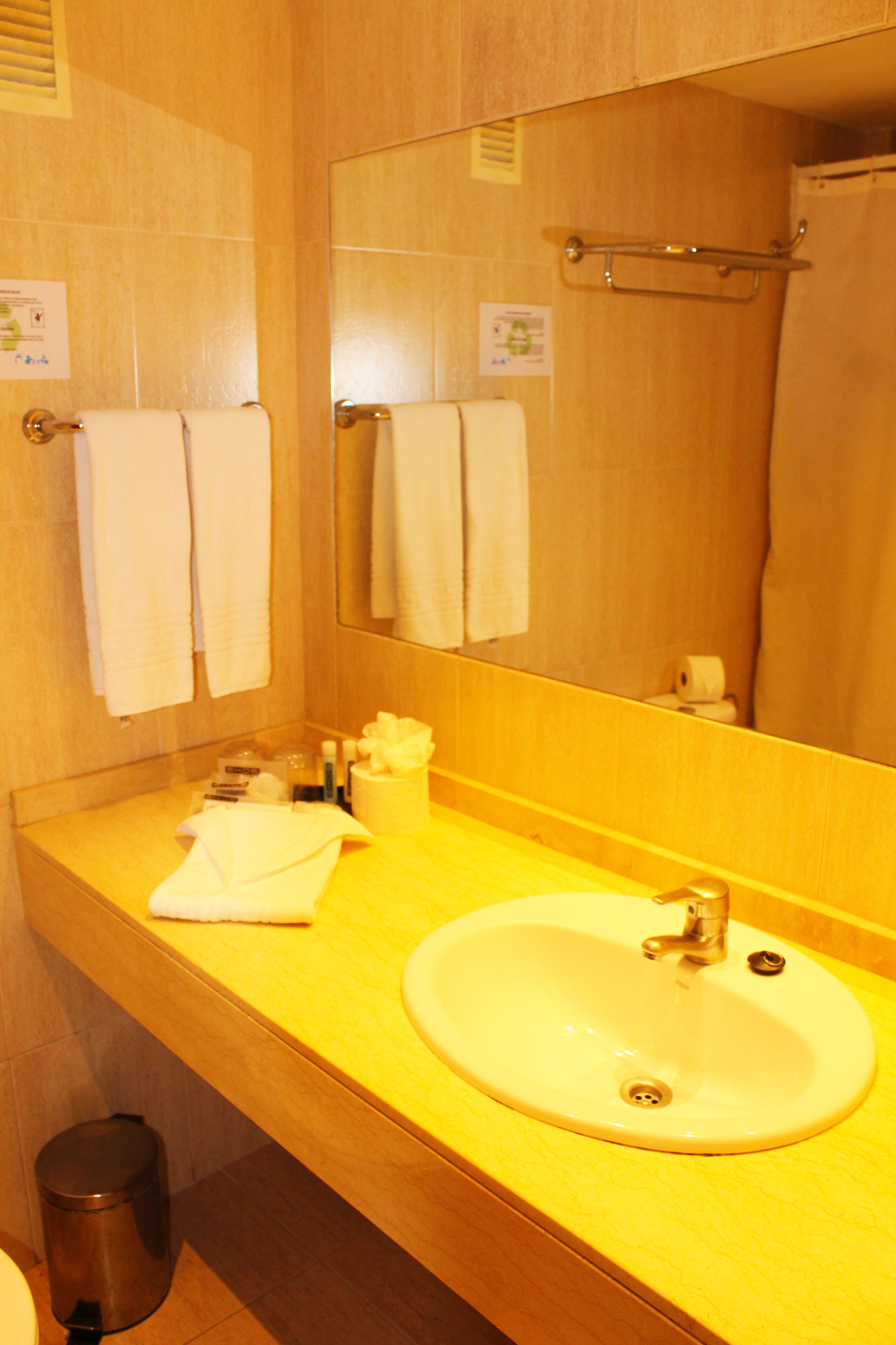 bathtub, deep-soaking bathtub, hair dryer, towels