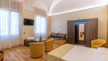 In-room safe, desk, iron/ironing board, free WiFi
