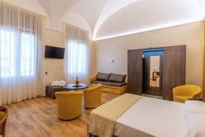 In-room safe, desk, iron/ironing board, free WiFi - Hotel Santa Prisca (Rome)